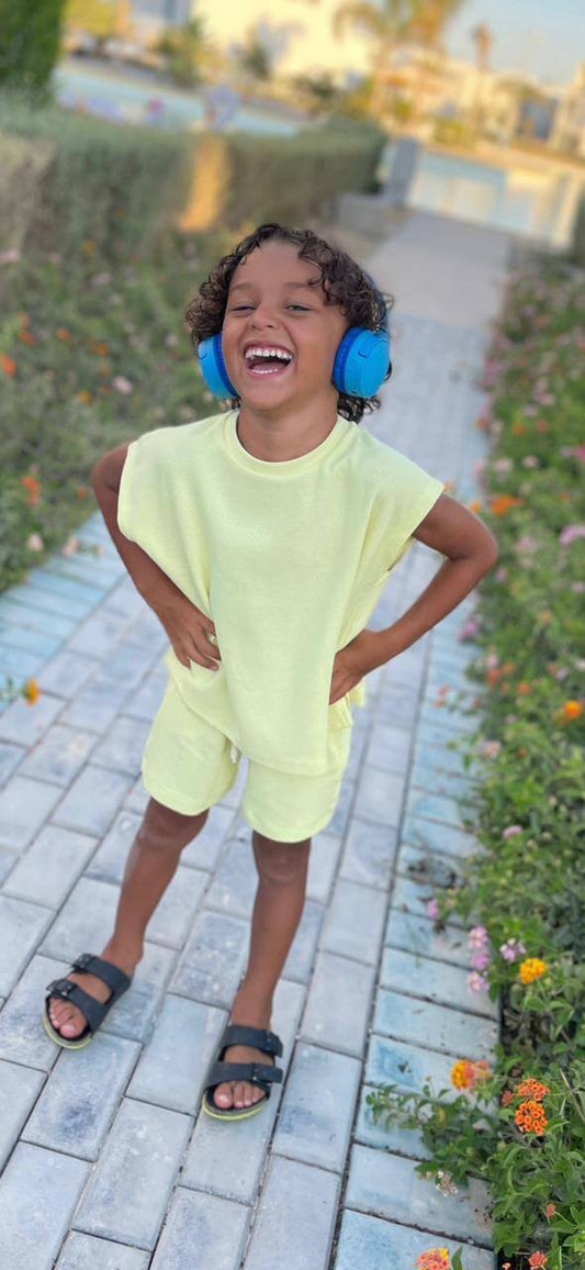 Unisex children’s outfit set in sustainable, breathable materials